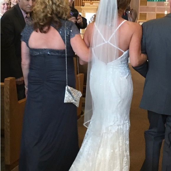 Lace Wedding Dress IF YOU WANT THIS FIND IT ON F B. I WILL NOT SEND FROM HERE - Picture 5 of 8